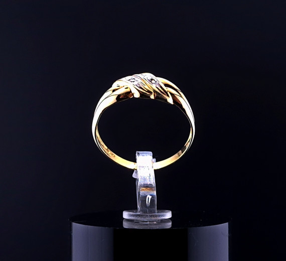 Gold ring with diamonds
