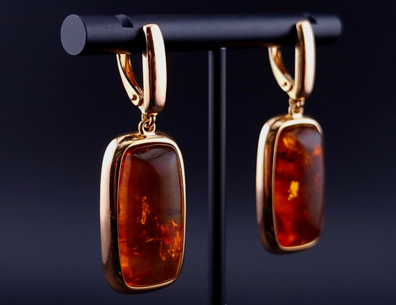 Silver earrings with amber