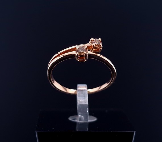 Gold ring with zircons