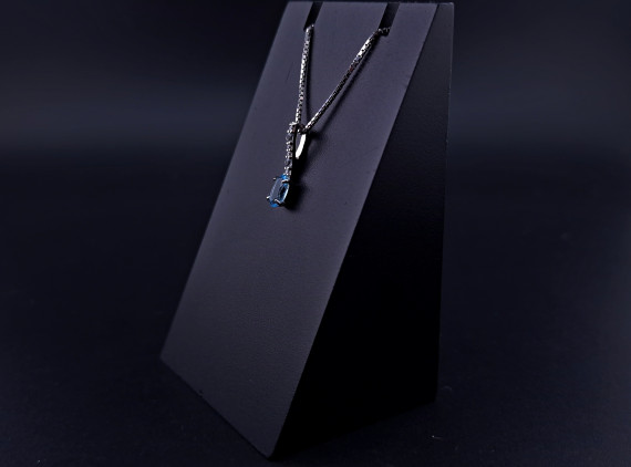 Gold pendant 