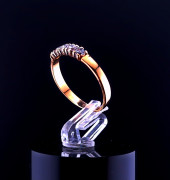 Kuldsõrmus tsirkoonidega