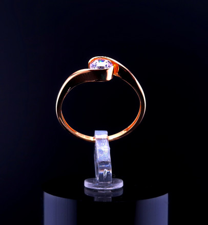 Kuldsõrmus tsirkooniga