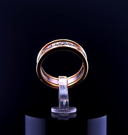 Kuldsõrmus teemantidega