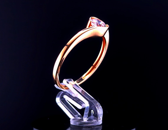 Kuldsõrmus tsirkooniga