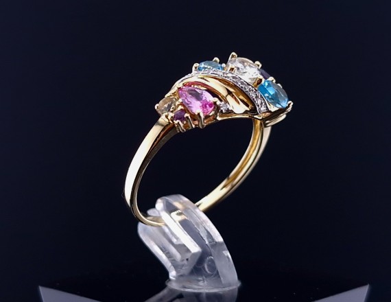 Gold ring with colored stones