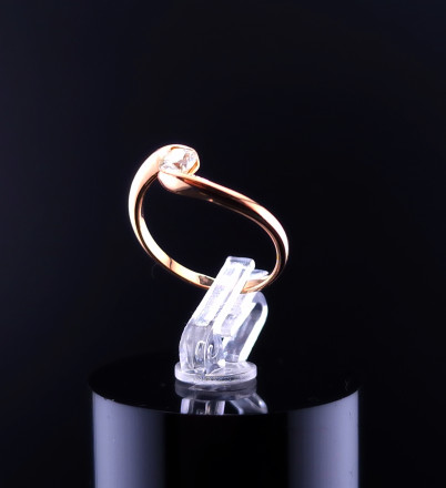 Kuldsõrmus teemantiga