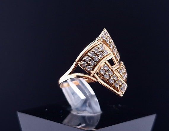 Золотое кольцо с цирконами