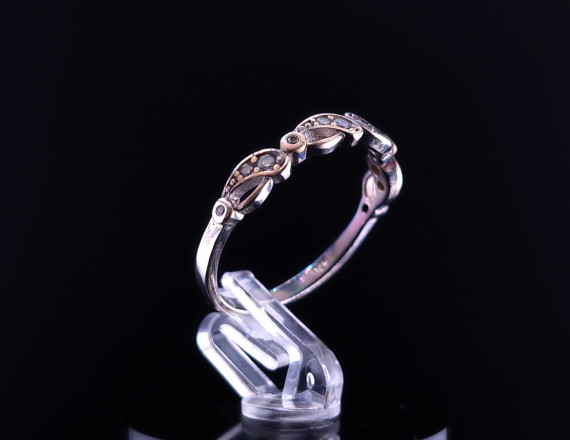 Серебряное кольцо с цирконами