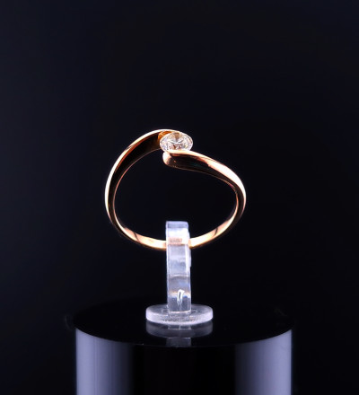 Kuldsõrmus teemantiga