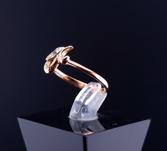 Золотое кольцо с цирконом 