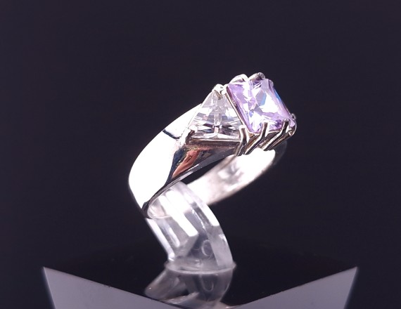 Серебряное кольцо с цветными камнями