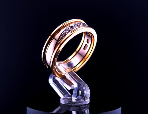 Kuldsõrmus teemantidega