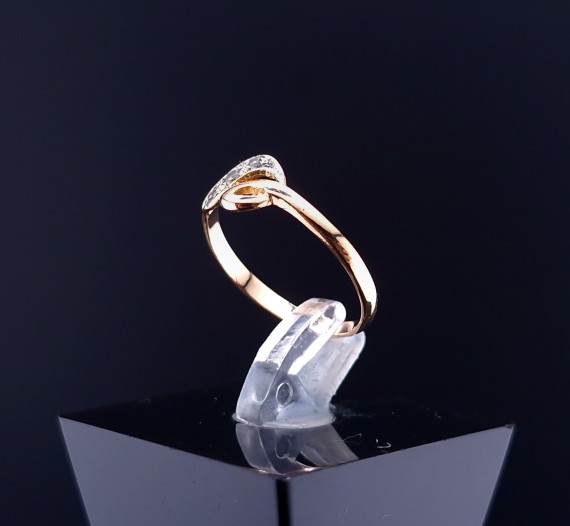 Золотое кольцо с цирконами