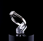 Золотое кольцо с бриллиантом