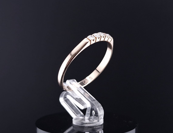 Gold ring with zircons