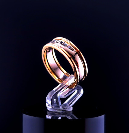 Kuldsõrmus teemantidega