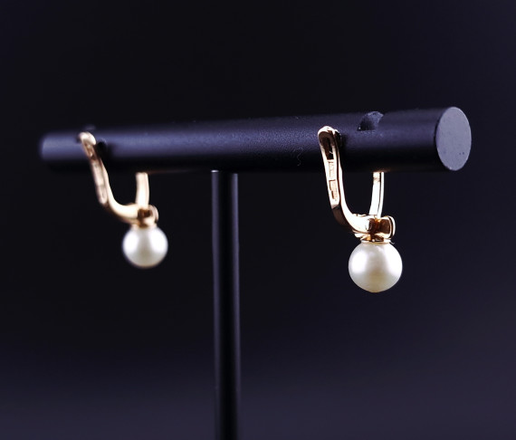 Kuldkõrvarõngad pärliga