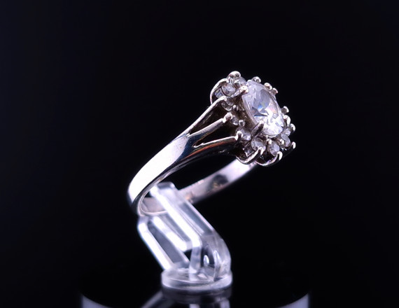 Серебряное кольцо с цирконами