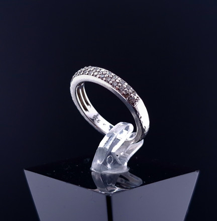 Hõbesõrmus tsirkoonidega