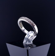 Hõbesõrmus tsirkoonidega