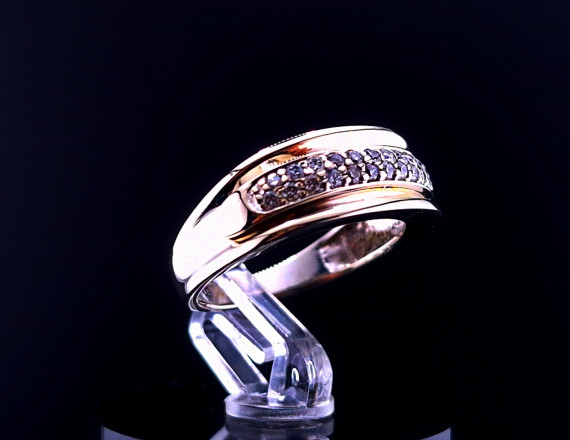 Kuldsõrmus teemantidega