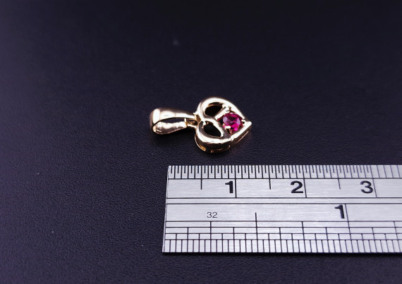 Kuldripats värvilise kivikesega