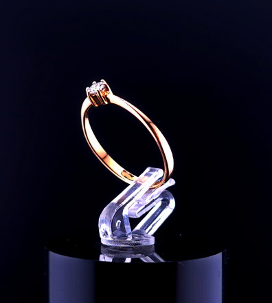 Kuldsõrmus teemantiga