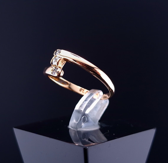 Золотое кольцо с цирконами