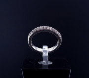 Hõbesõrmus tsirkoonidega