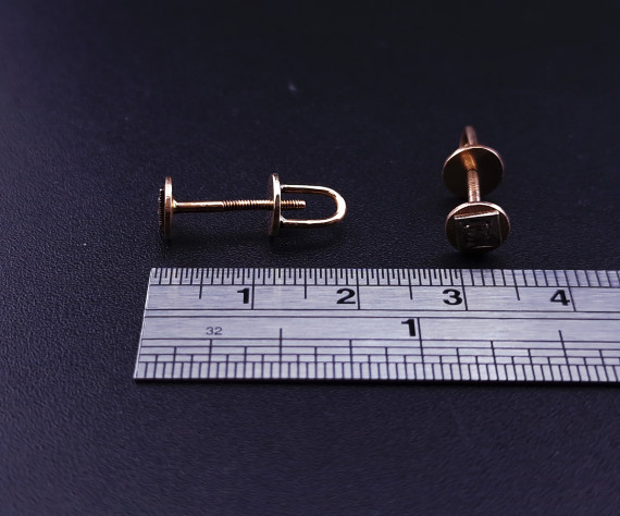 Kuldkõrvarõngad tsirkoonidega