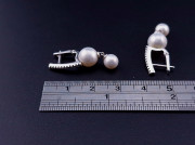 Silver earrings with pearls