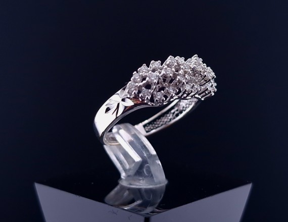 Kuldsõrmus teemantidega "Efe Model Jewellery"