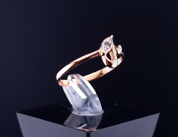 Золотое кольцо с цирконом 