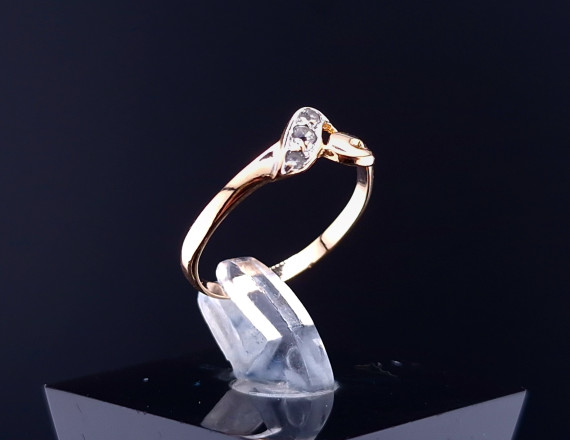 Золотое кольцо с цирконами