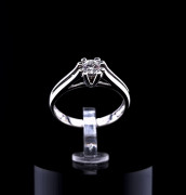 Золотое кольцо с бриллиантом