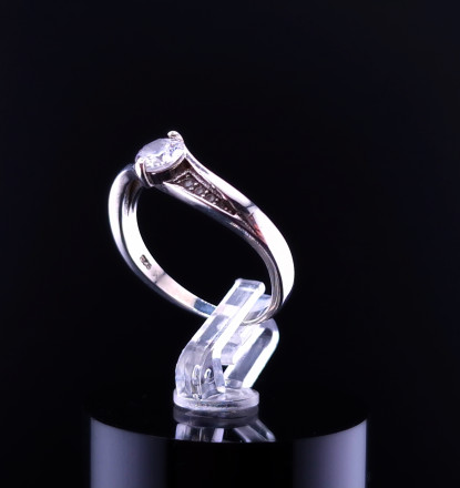 Серебряное кольцо с цирконами