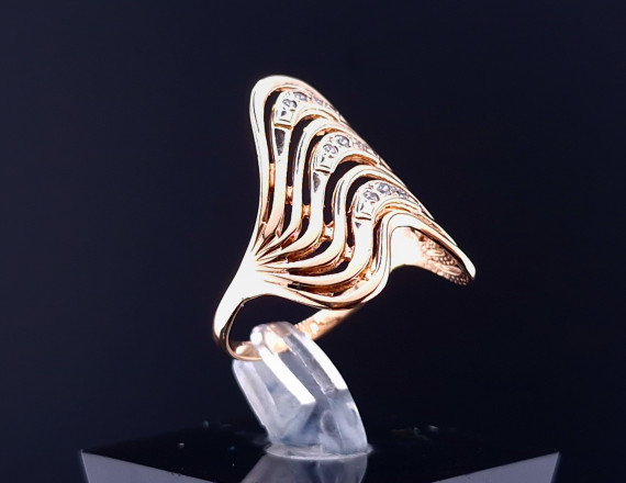 Золотое кольцо с цирконами