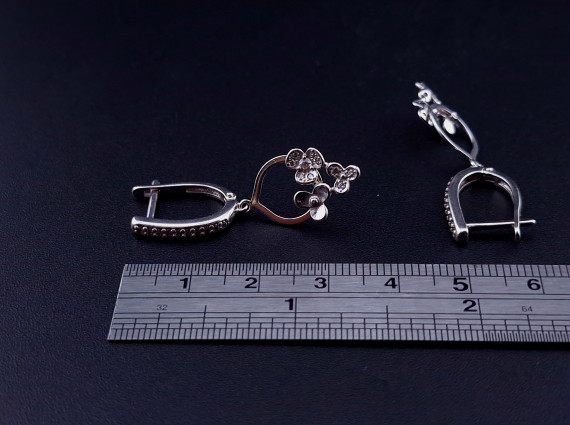 Silver earrings with zircons