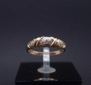 Gold ring with diamonds