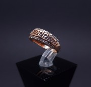 Gold ring with zircons