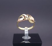 Gold ring 