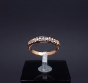 Gold ring with zircons