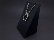 White gold pendant with diamond