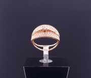 Gold ring with zircons