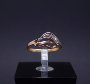 Gold ring with zircons