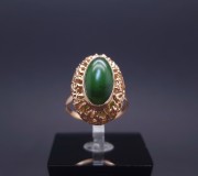 Vintage gold ring with colored stone