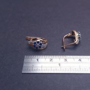 Kuldkõrvarõngad teemantidega ja värviliste kivikestega