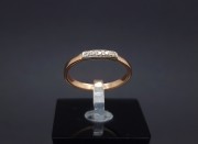 Gold ring with zircons