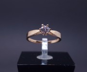 Gold ring with zircon