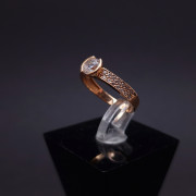 Gold ring with zircons